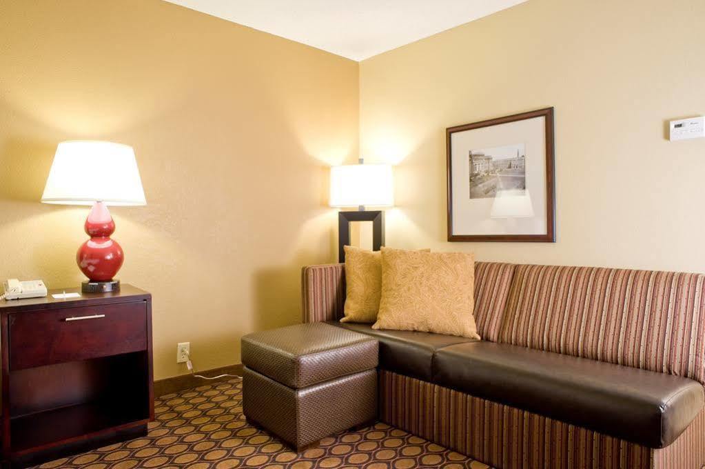 Hampton Inn Starkville Exterior foto